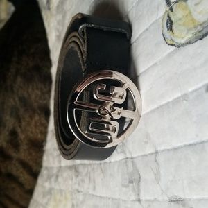 Dolce & Gabbana black leather belt with metallic D&G buckle. Size 36in or 90cm.